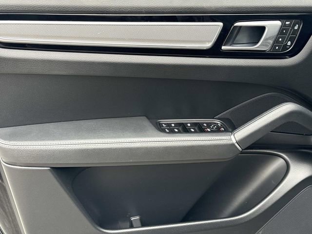 Used 2022 Porsche Cayenne Platinum Edition image 20