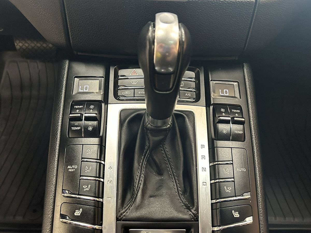 Used 2017 Porsche Macan GTS AWD/4WD image 29