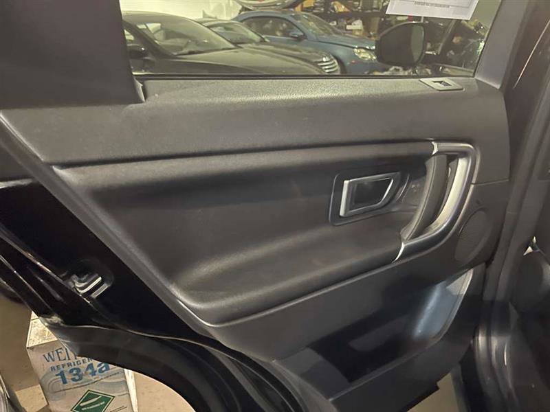 Used 2018 Land Rover Discovery Sport SE image 44