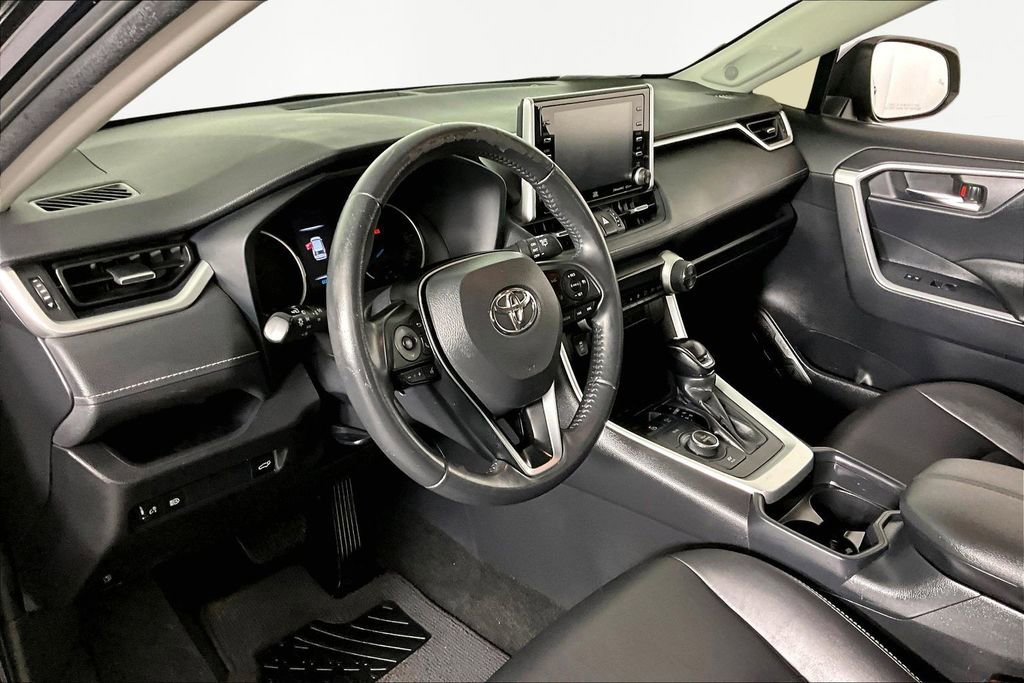 Used 2021 Toyota RAV4 XLE Premium image 17