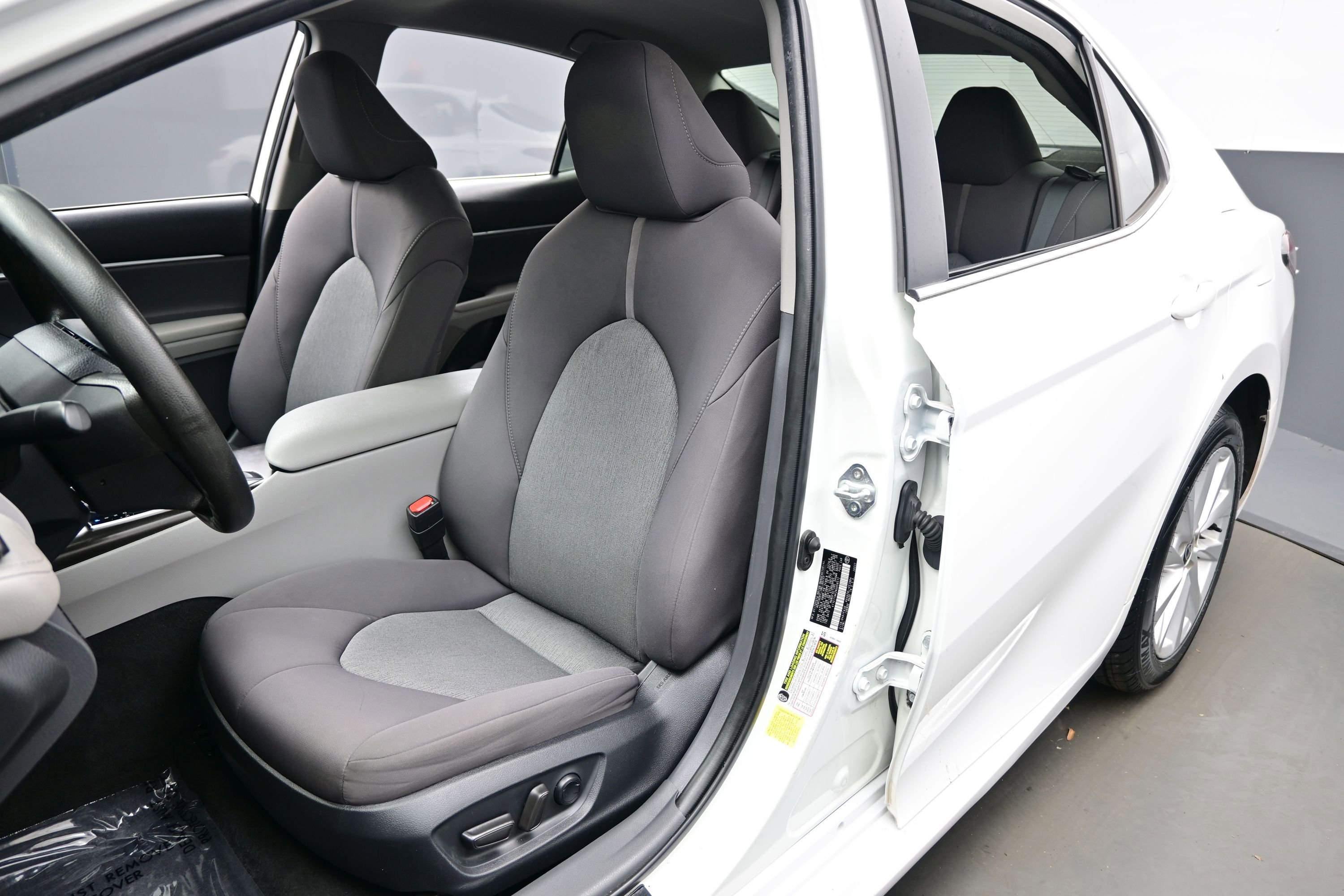 Used 2022 Toyota Camry LE FWD image 12