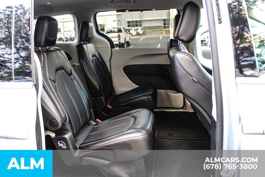 Used 2024 Chrysler Pacifica Touring-L image 22