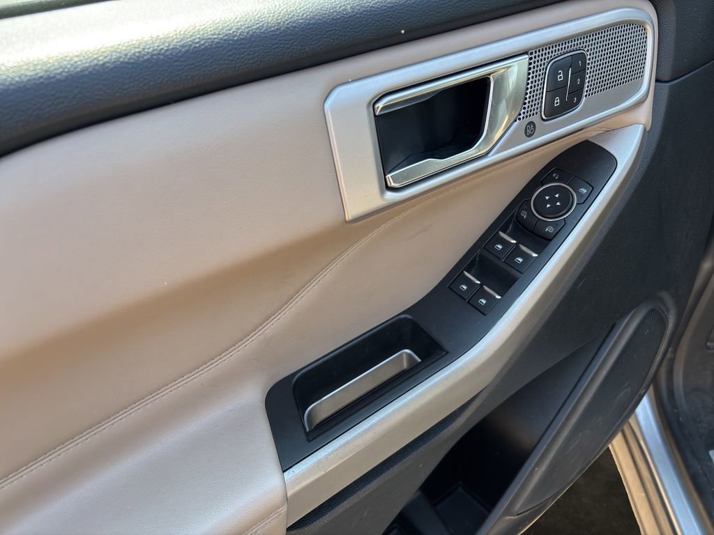 Used 2022 Ford Explorer Limited w/ Equipment Group 301A image 18