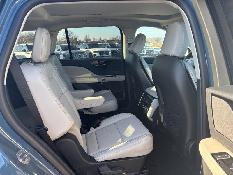 New 2026 Lincoln Aviator AWD w/ Jet Appearance Package image 13