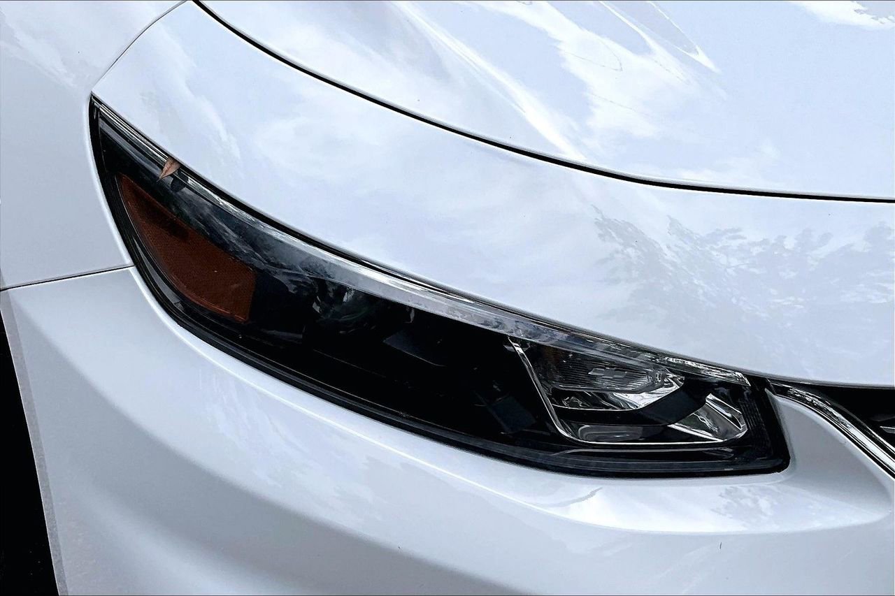 Used 2018 Chevrolet Malibu LT w/ Leather Package FWD image 32