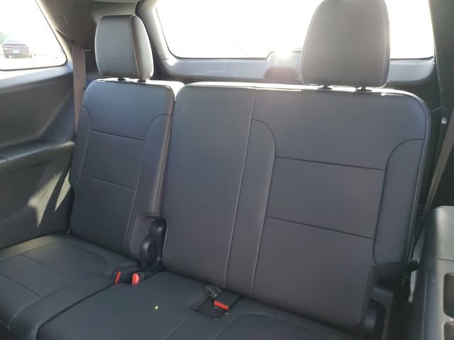 Used 2023 Chevrolet Traverse LT FWD image 14