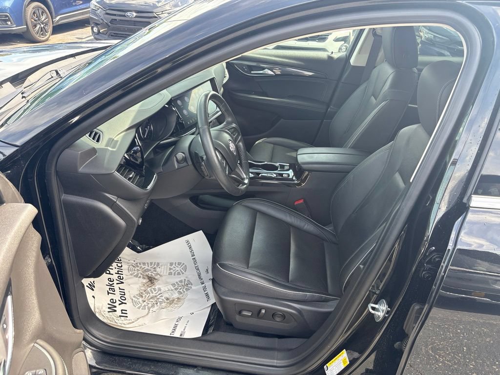 Used 2021 Buick Envision Essence w/ Technology Package I FWD image 9