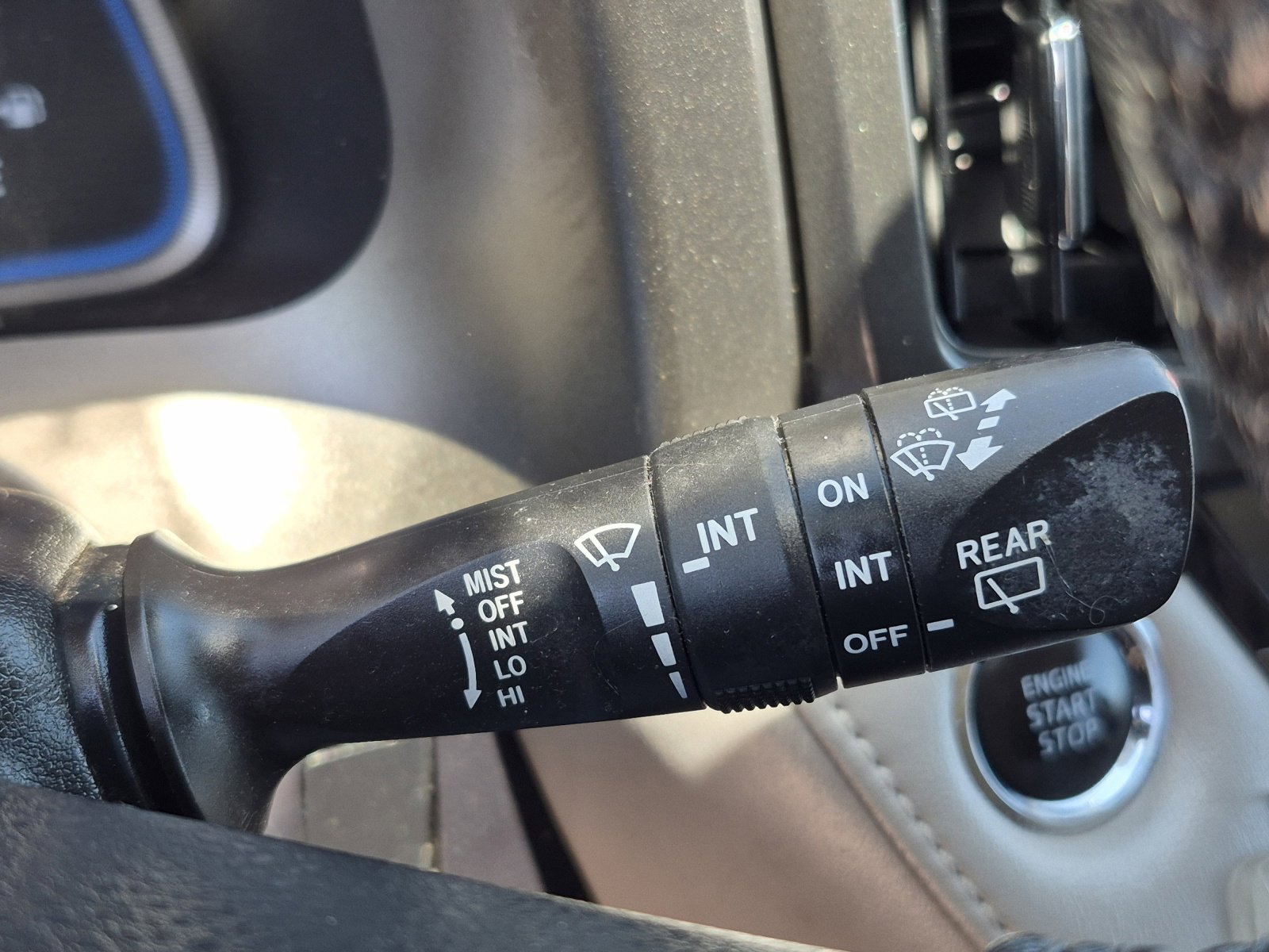 Used 2014 Toyota RAV4 Limited w/ Technology Package FWD image 31