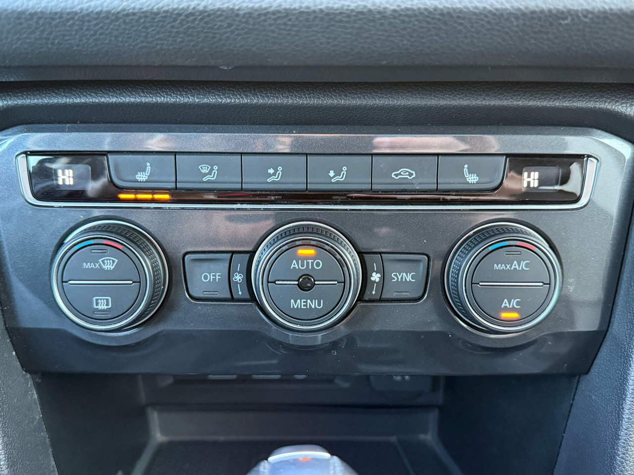 Used 2020 Volkswagen Tiguan SE w/ Panoramic Sunroof Package image 22