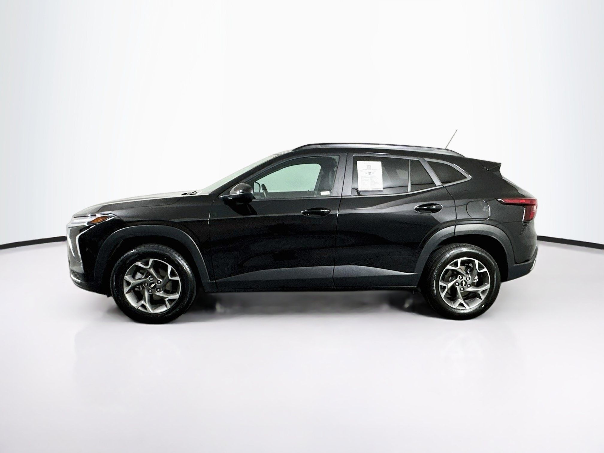 Used 2024 Chevrolet Trax LT w/ Driver Confidence Package FWD image 4