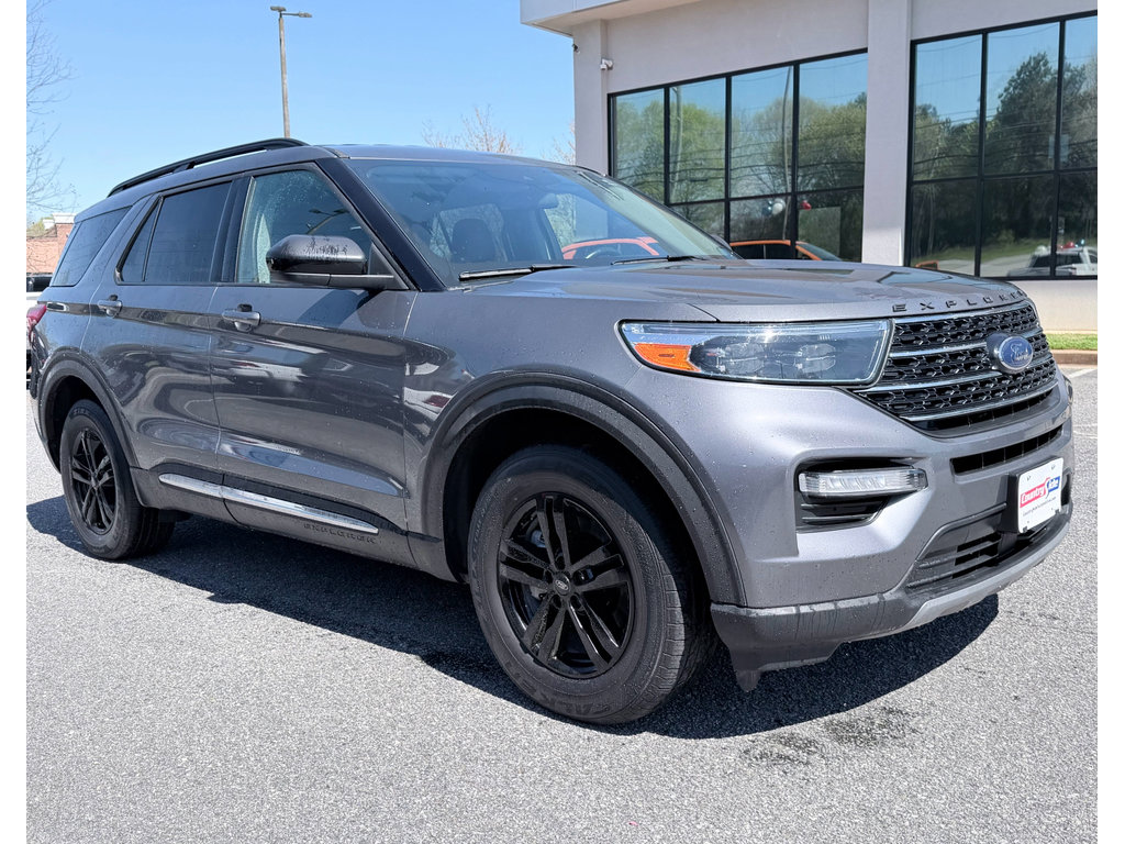 Used 2021 Ford Explorer XLT w/ Equipment Group 202A image 2