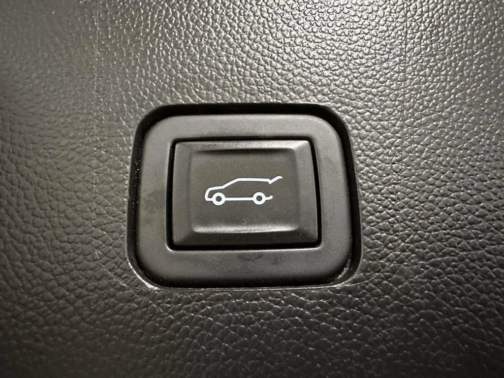 Certified 2023 Chevrolet Traverse LT AWD/4WD image 13