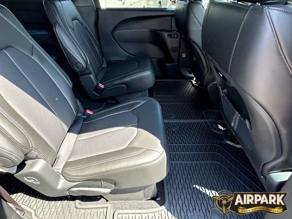 New 2025 Chrysler Pacifica Select FWD image 13