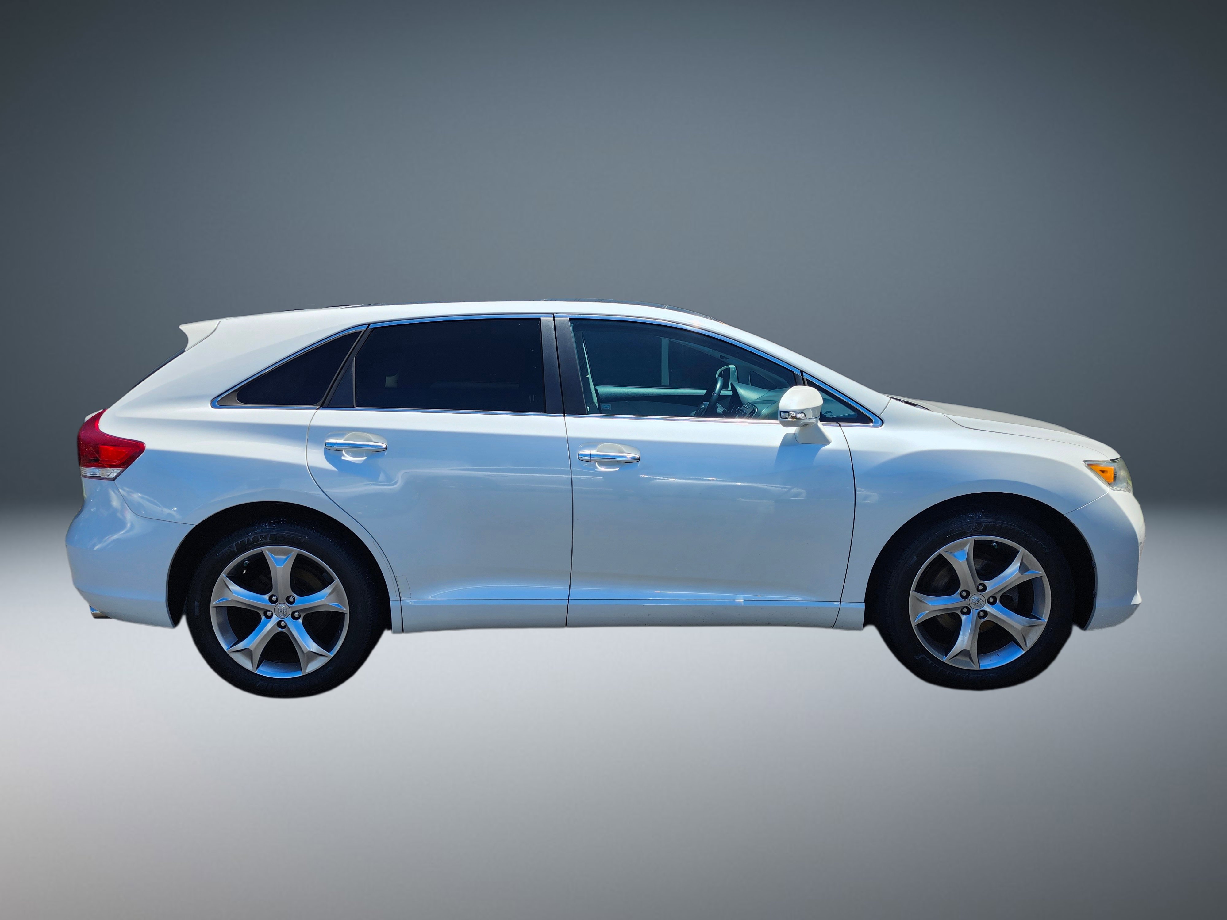Used 2013 Toyota Venza XLE w/ XLE Premium Pkg AWD/4WD image 2