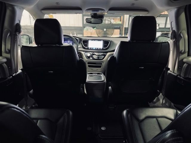 Used 2024 Chrysler Pacifica Touring-L image 22