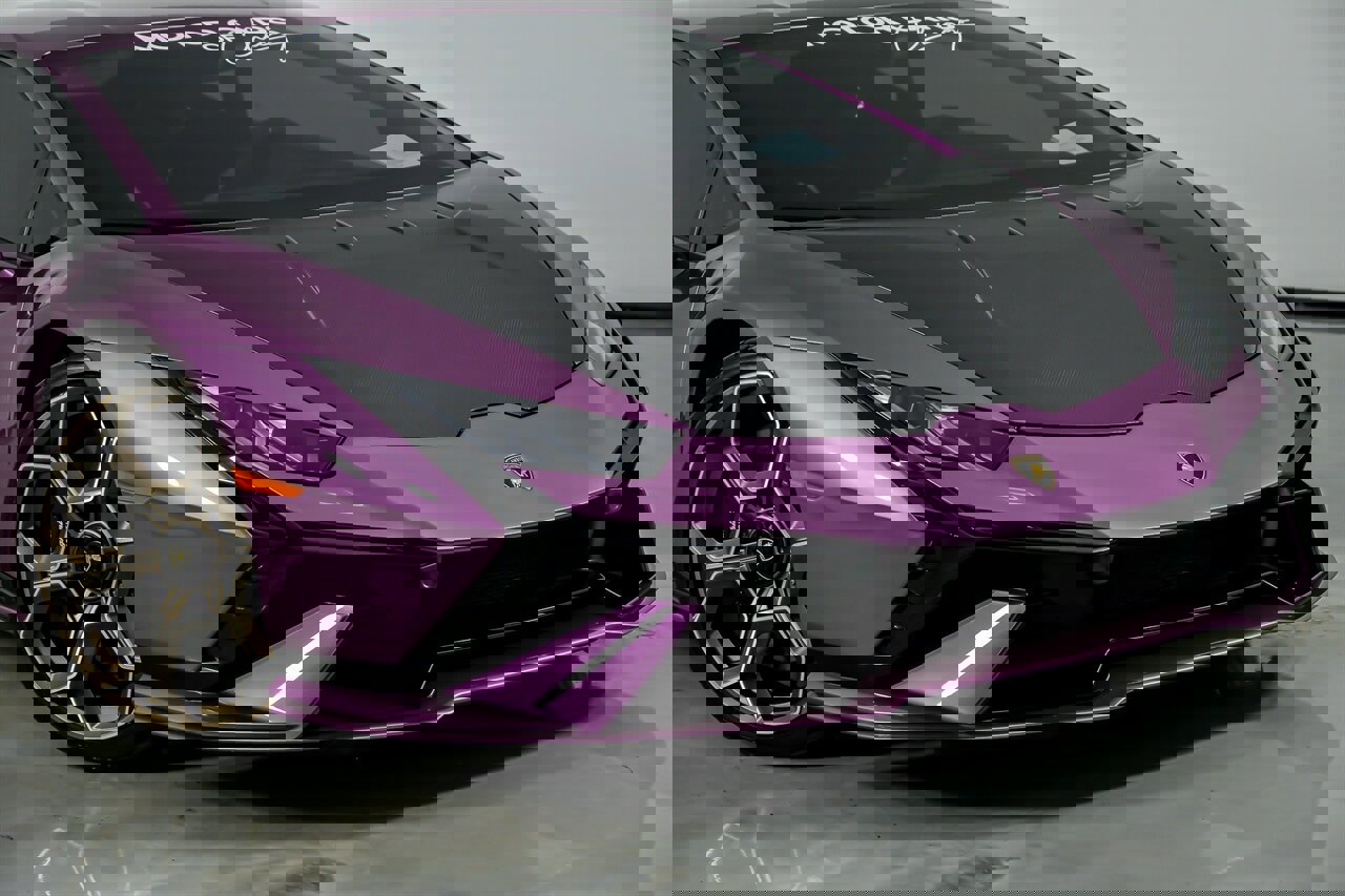 Used 2023 Lamborghini Huracan Tecnica image 3