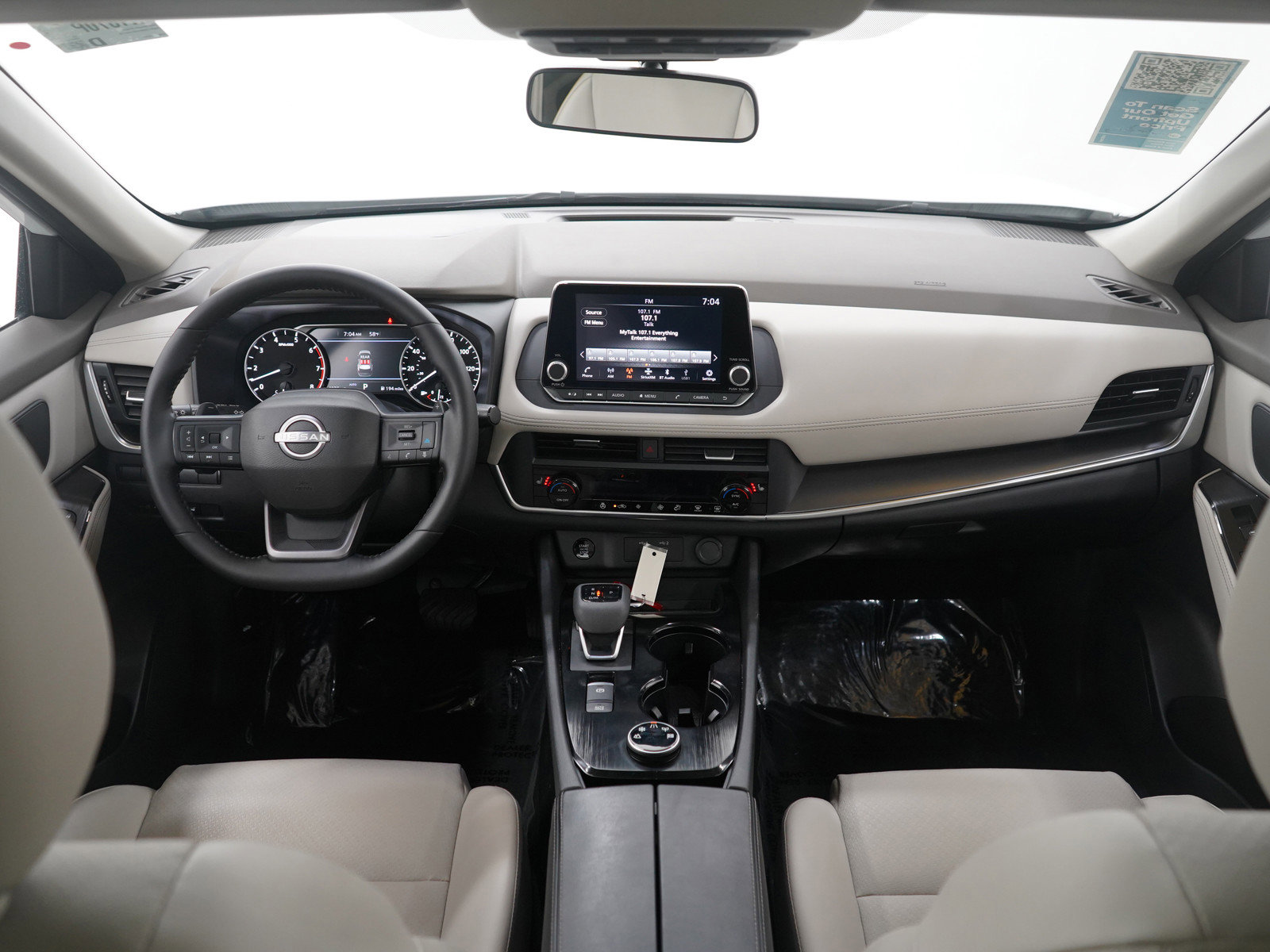 Used 2025 Nissan Rogue SV w/ SV Premium Package image 13