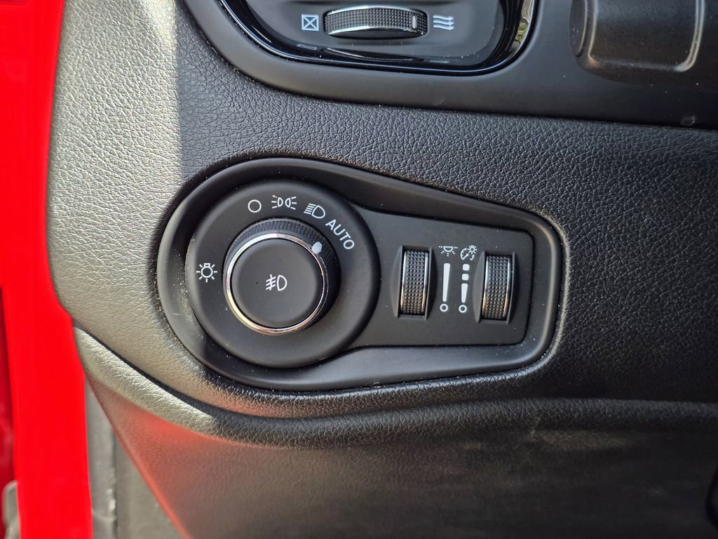 Used 2019 Jeep Renegade Altitude w/ Quick Order Package 2XM FWD image 23