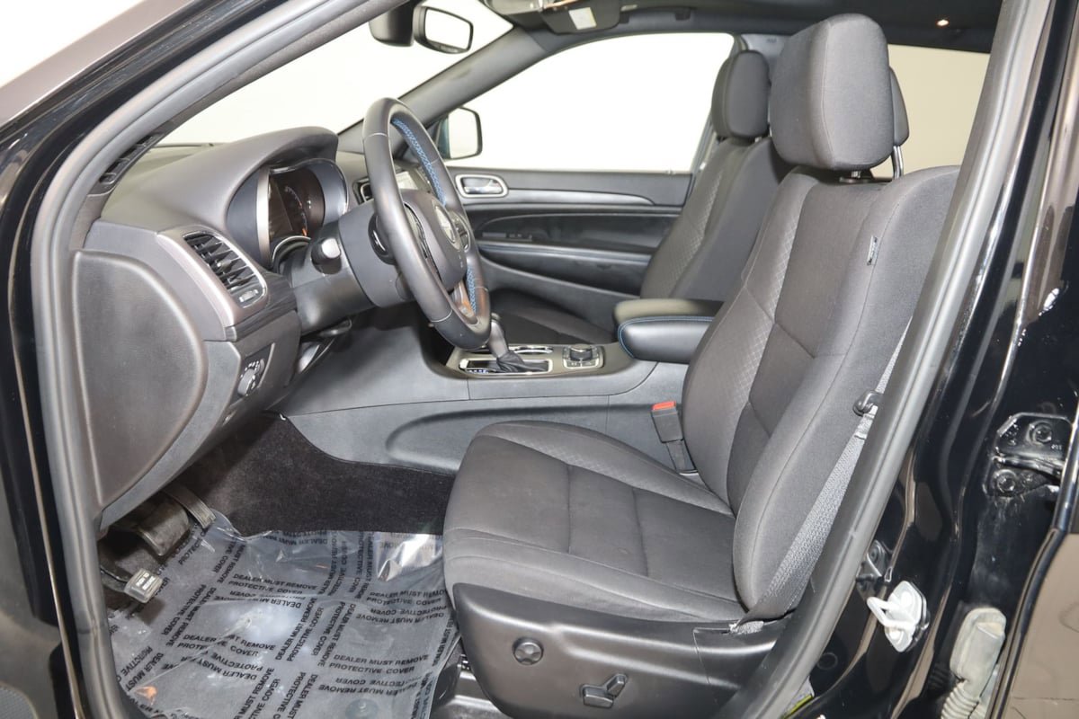 Used 2019 Jeep Grand Cherokee Laredo AWD/4WD image 12