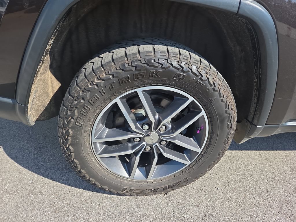 Used 2017 Jeep Grand Cherokee Limited AWD/4WD image 4