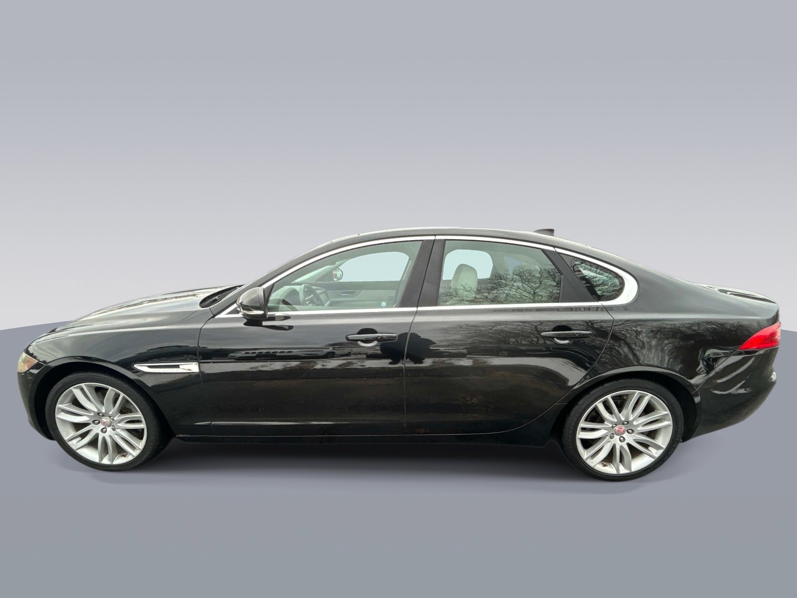 Used 2016 Jaguar XF Prestige RWD image 6