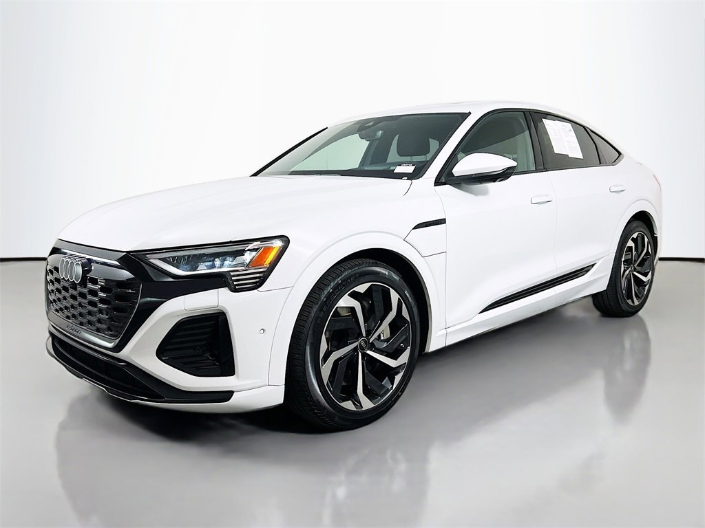 Used 2024 Audi Q8 e-tron Prestige image 3