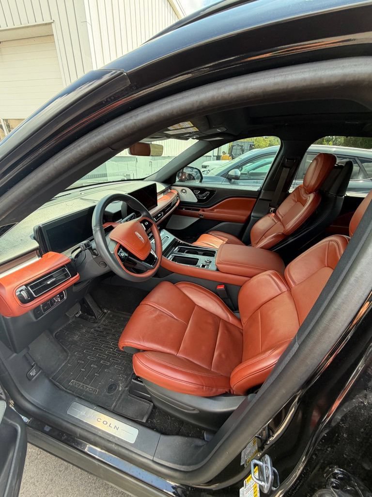 Used 2025 Lincoln Aviator Reserve w/ Equipment Group 201A AWD/4WD image 6