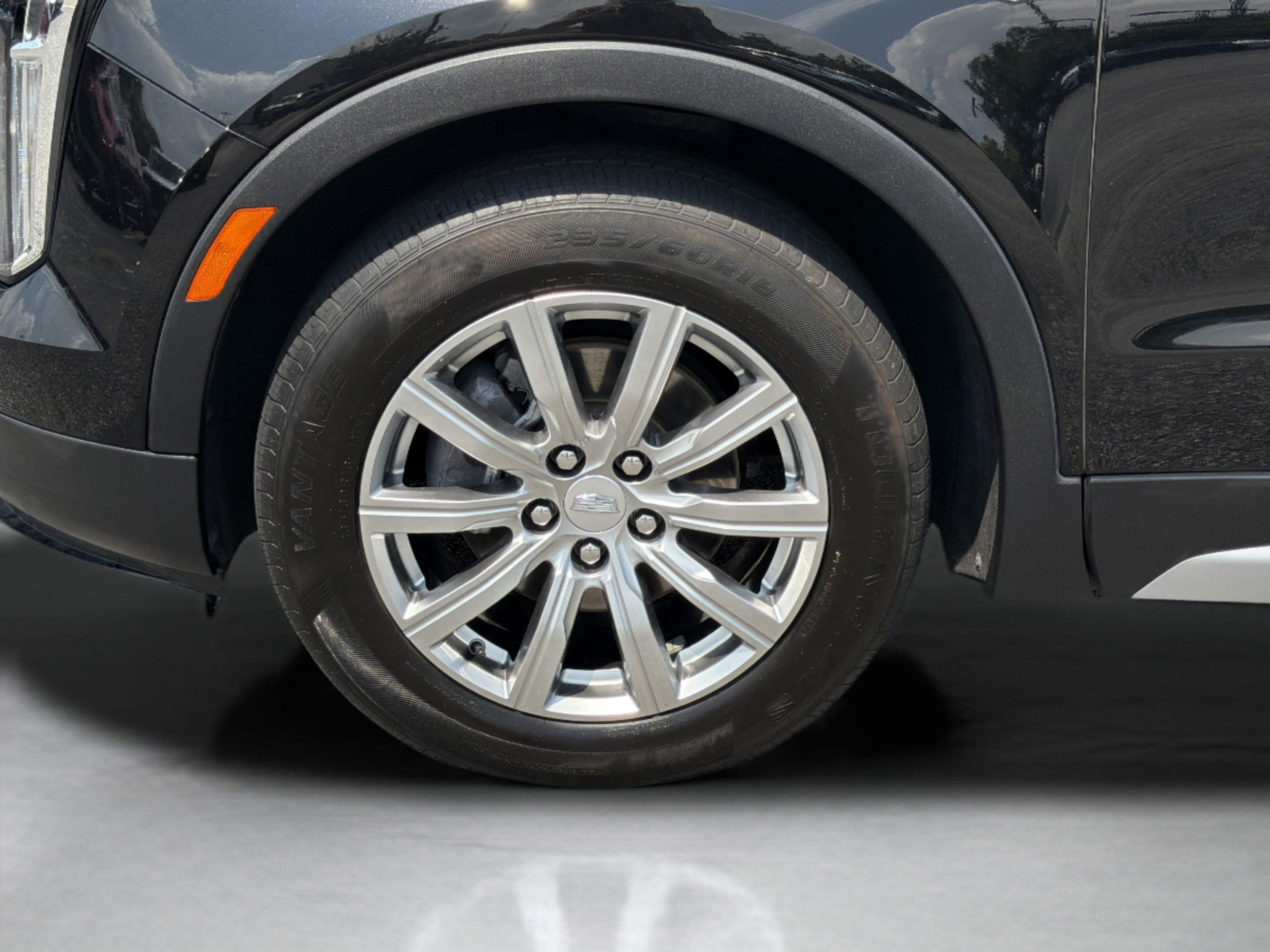 Used 2023 Cadillac XT4 Premium Luxury w/ Cold Weather Package AWD/4WD image 29