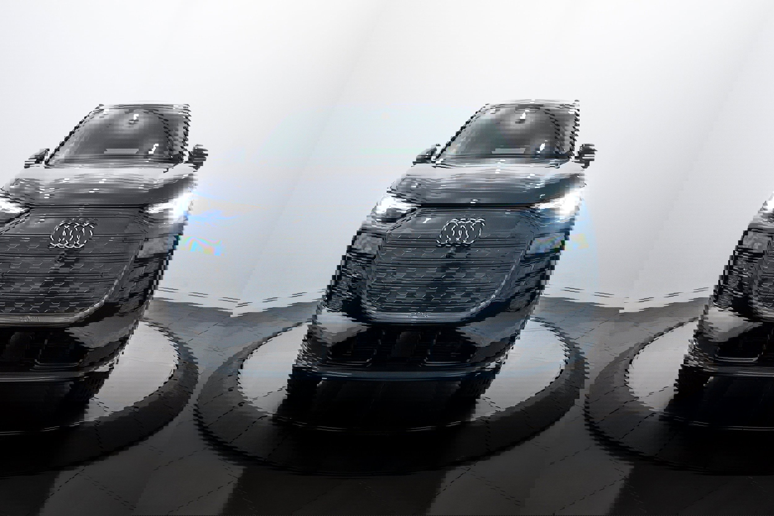 Certified 2025 Audi Q6 e-tron Premium w/ Convenience Package image 21