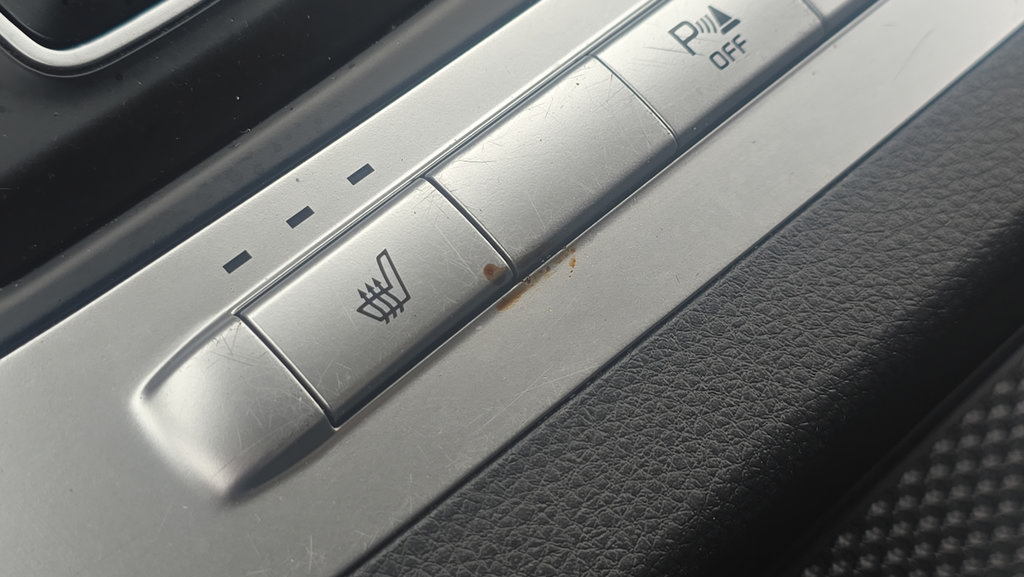 Used 2023 Kia Carnival LX FWD image 27