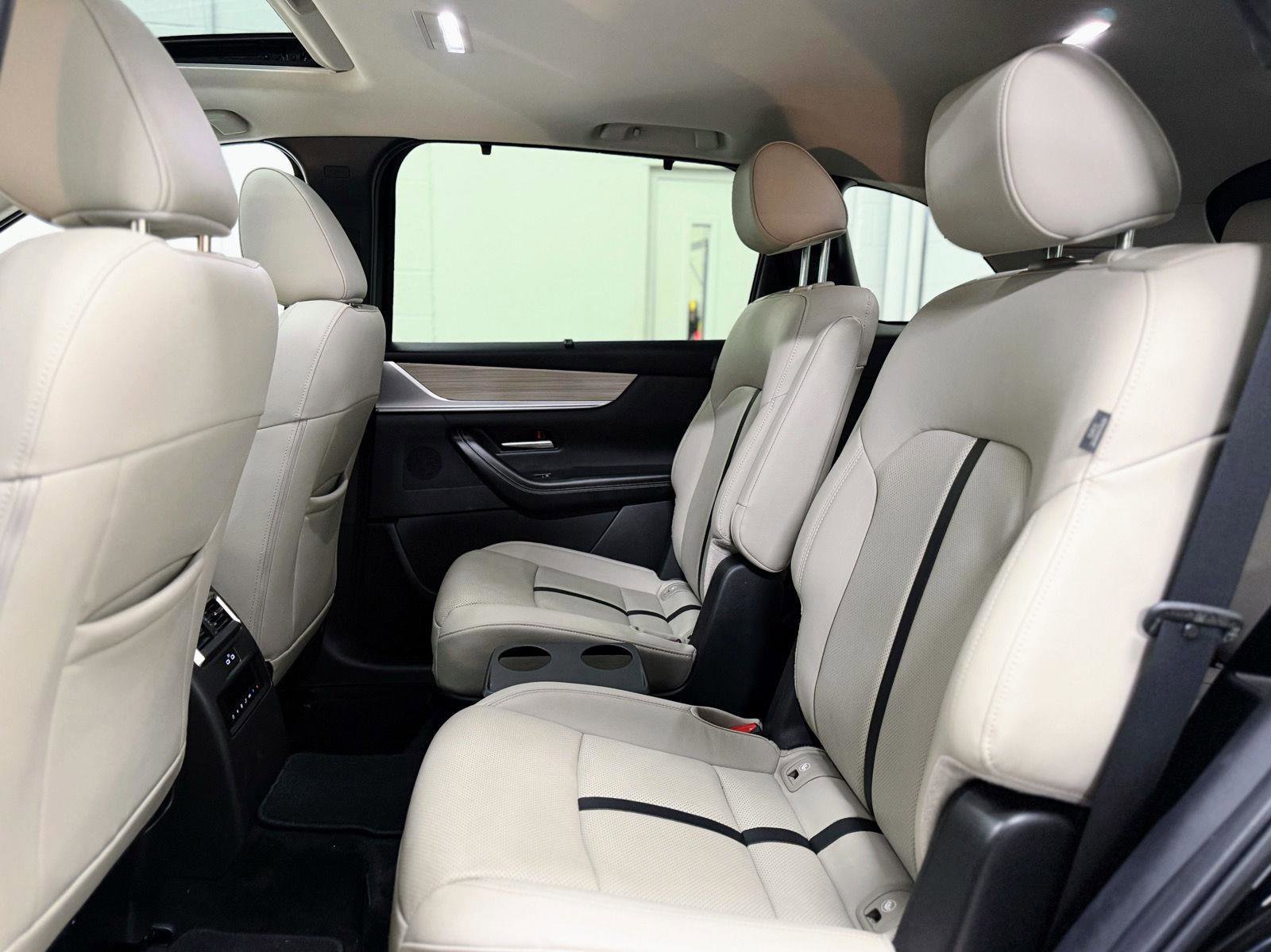 Used 2024 MAZDA CX-90 Plug-In Hybrid w/ Preferred image 17