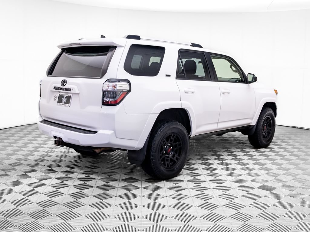 Used 2019 Toyota 4Runner SR5 AWD/4WD image 7