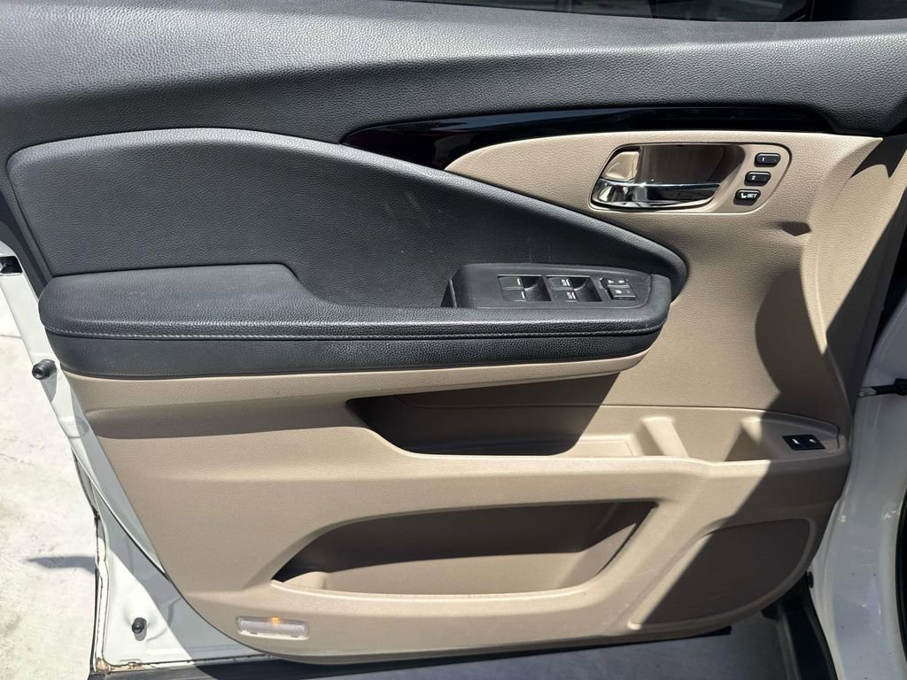 Used 2019 Honda Pilot Elite image 23
