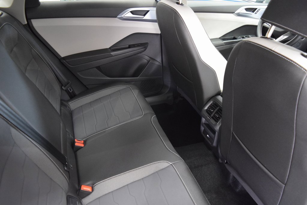 New 2025 Volkswagen Taos SE image 6