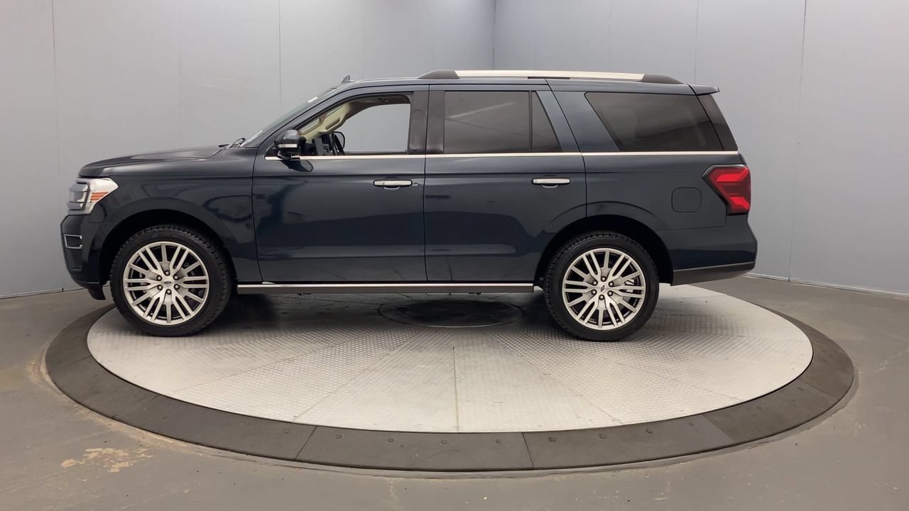 Used 2023 Ford Expedition Limited AWD/4WD image 2