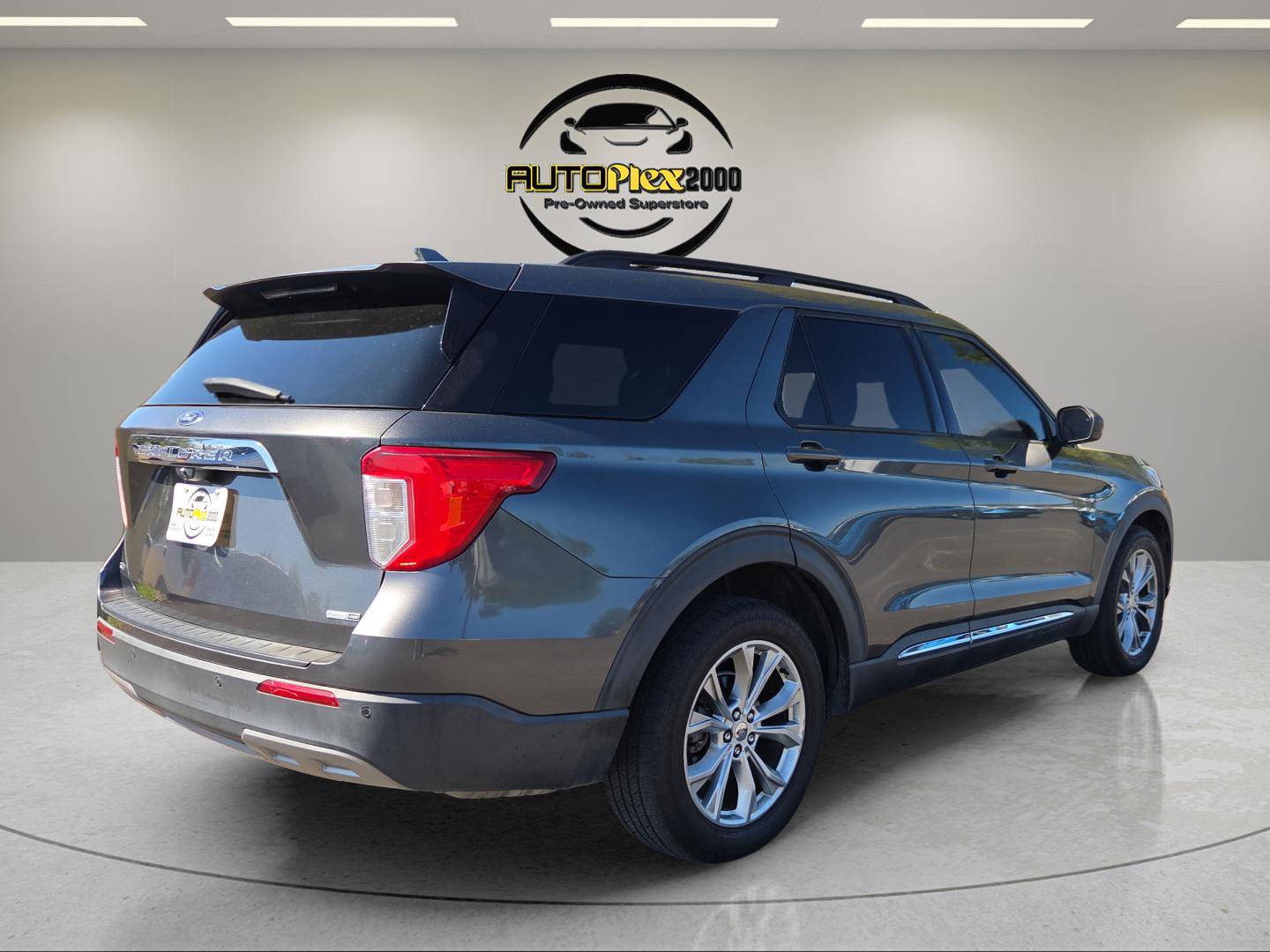 Used 2020 Ford Explorer XLT w/ Equipment Group 202A image 7