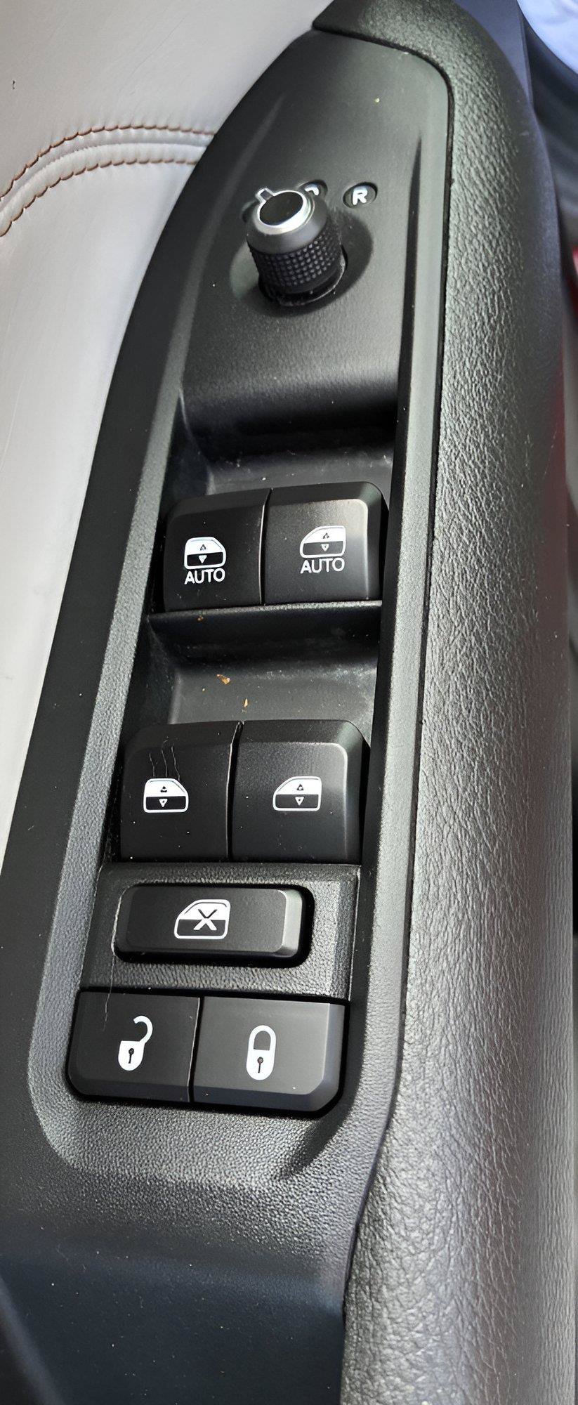 Used 2025 Jeep Compass Limited AWD/4WD image 17
