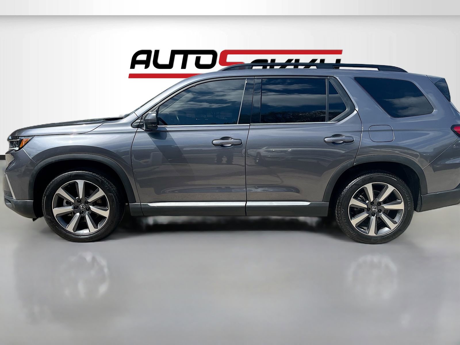 Used 2025 Honda Pilot Elite image 4