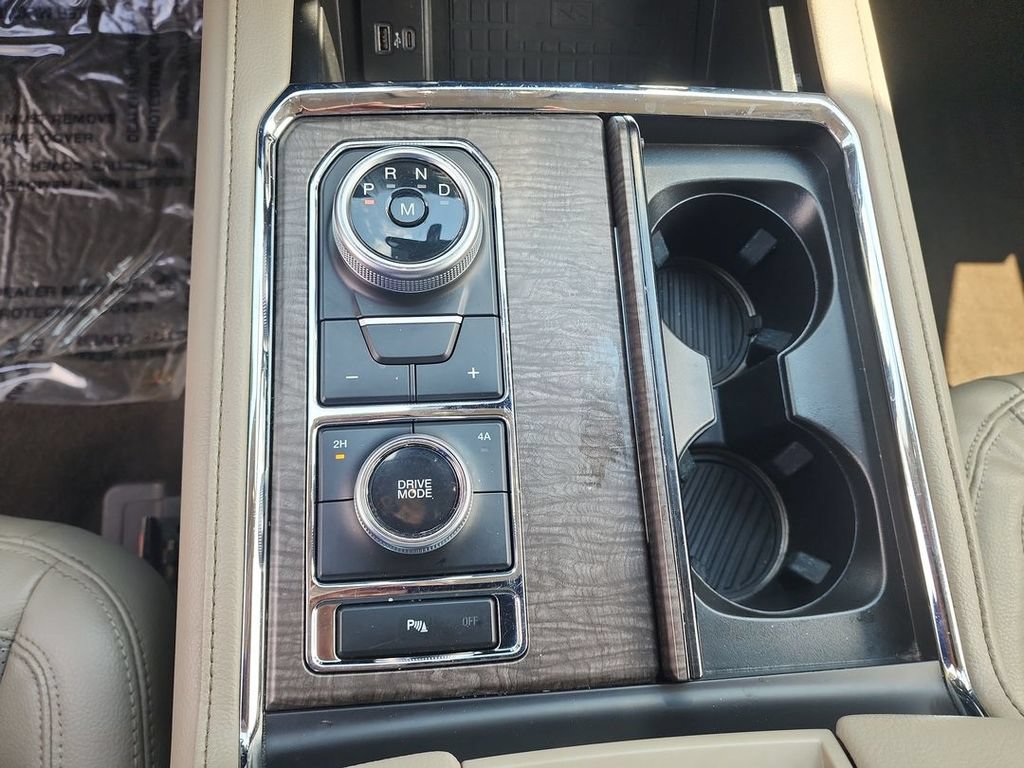 Used 2021 Ford Expedition Limited AWD/4WD image 16