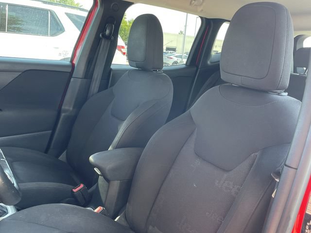 Used 2017 Jeep Renegade Latitude FWD image 24