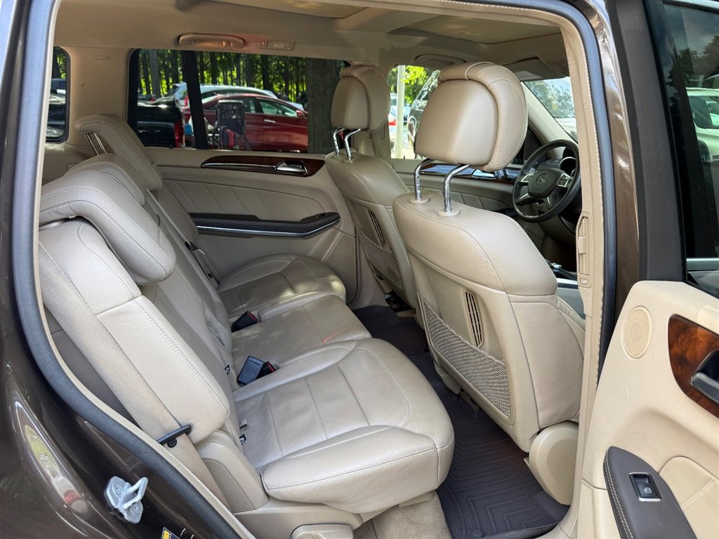 Used 2016 Mercedes-Benz GL 550 4MATIC image 24