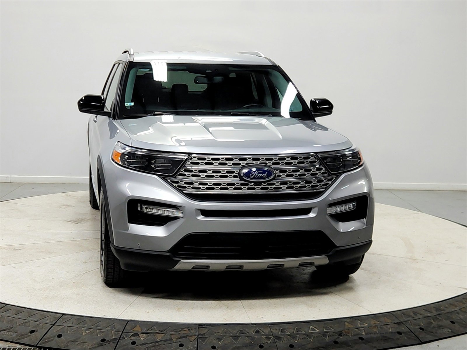 Used 2023 Ford Explorer Limited image 2