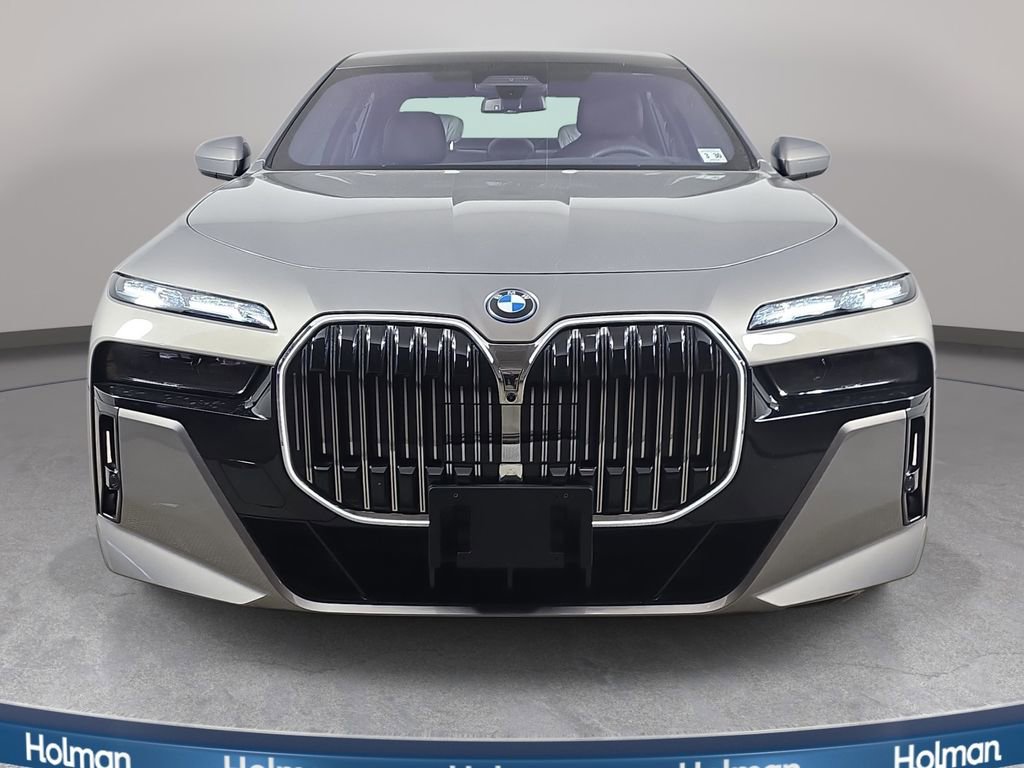 Used 2025 BMW 750e xDrive w/ Executive Package AWD/4WD image 3