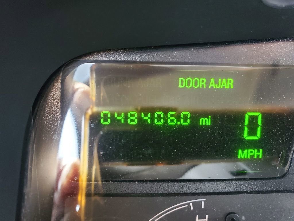 Used 2003 Lincoln Town Car Executive image 19