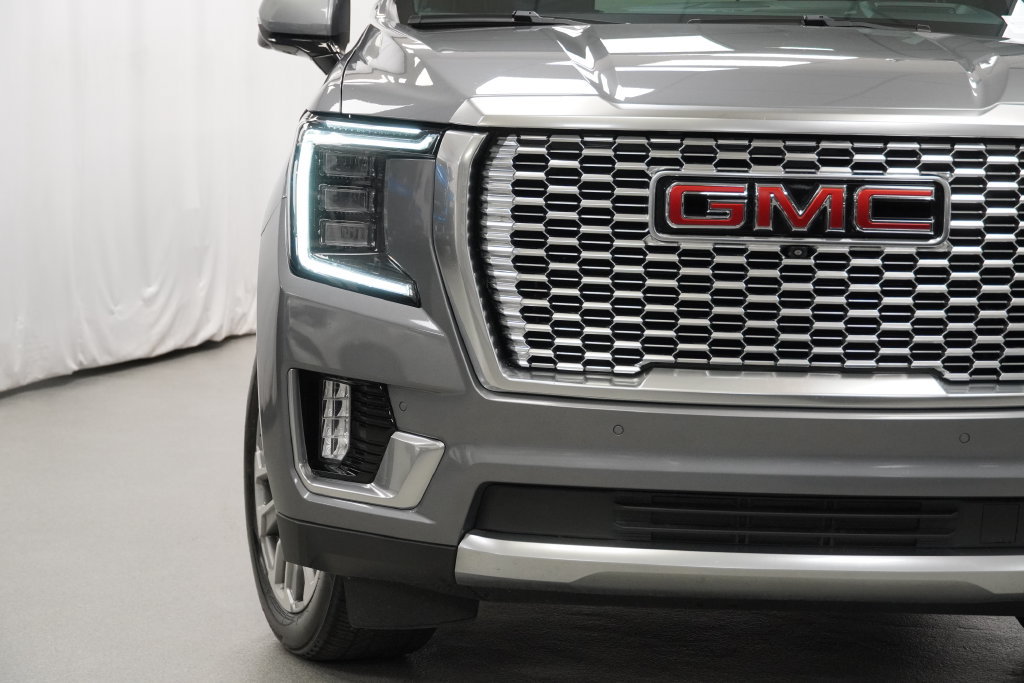 Used 2021 GMC Yukon XL Denali w/ Denali Premium Package AWD/4WD image 38