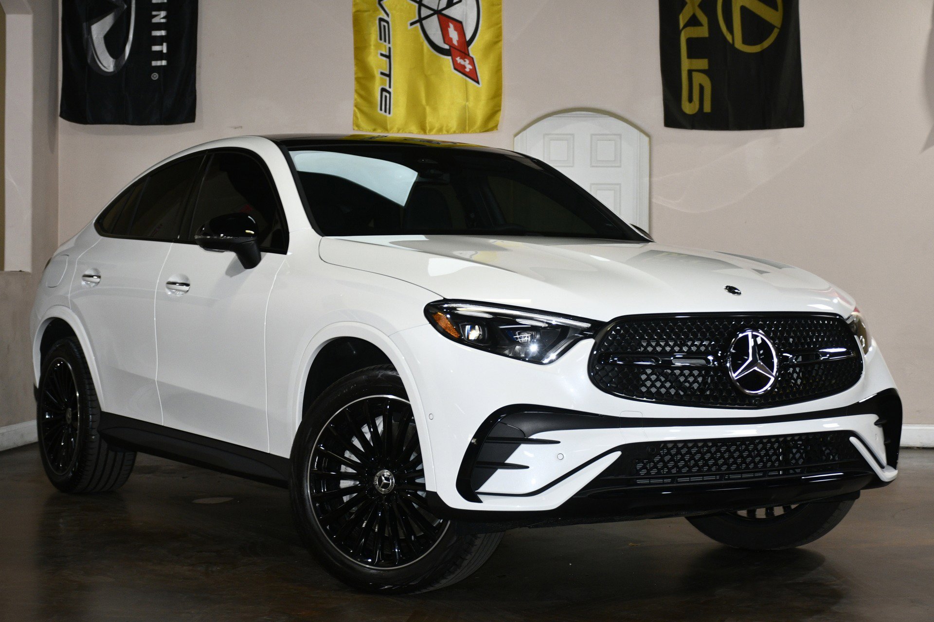 Used 2025 Mercedes-Benz GLC 300 4MATIC image 3
