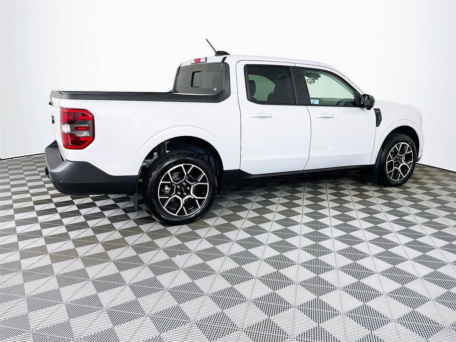 Used 2025 Ford Maverick Lariat w/ 4K Tow Package AWD/4WD image 10
