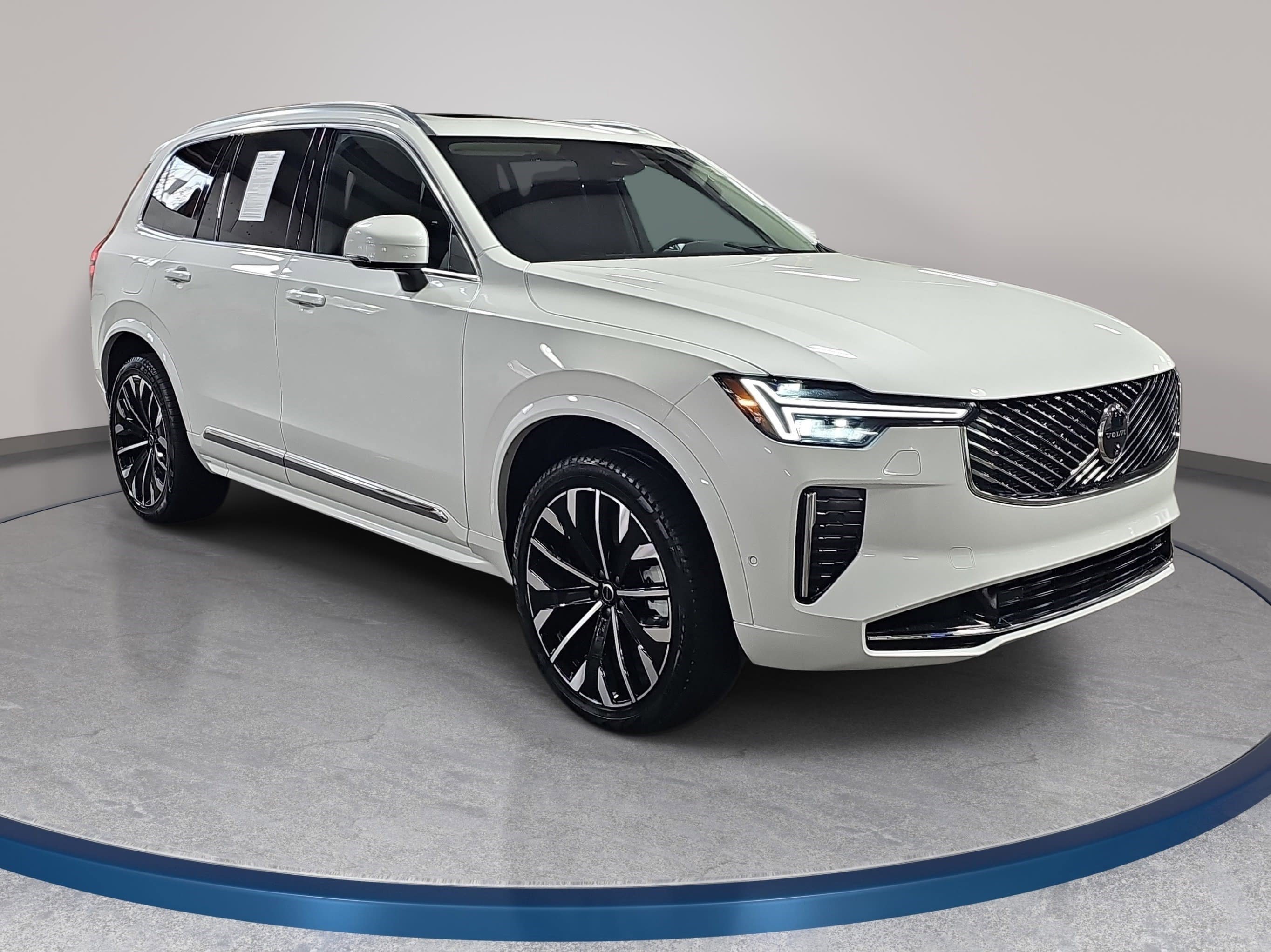 Used 2025 Volvo XC90 T8 Ultra w/ Protection Package Premier image 3