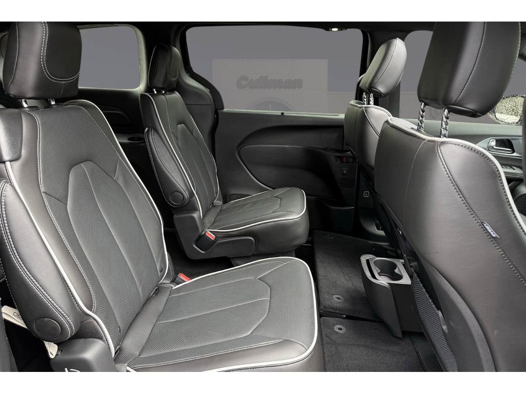 New 2026 Chrysler Pacifica Limited image 19
