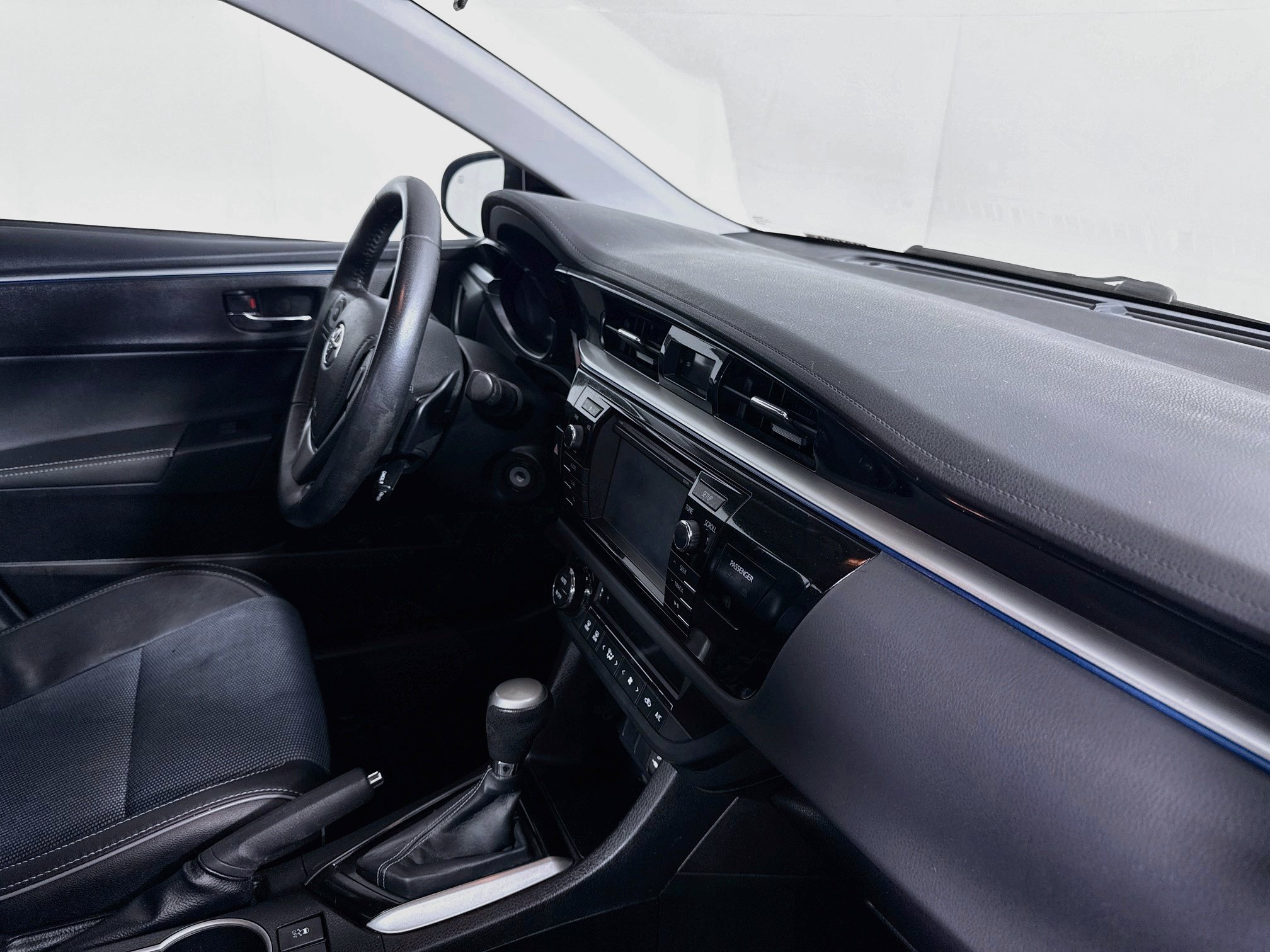 Used 2015 Toyota Corolla S FWD image 26